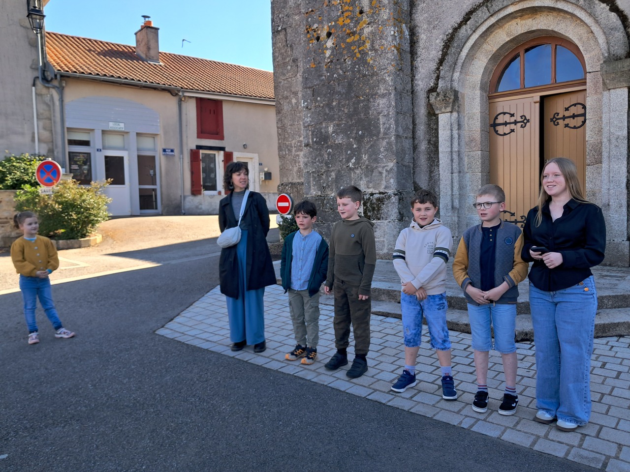 8 mai 2026 chant "la Marseillaise" par les enfants de l'école